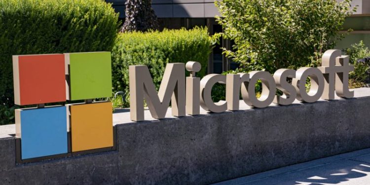 Microsoft 365 working to address potential Outlook and Teams outage