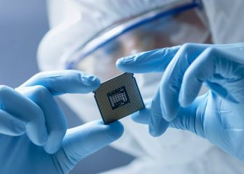 AI Boom Meets Tariff Doom: How to Time Semiconductor Stocks