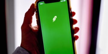 SEC charges Robinhood with securities violations; brokerage to pay $45 million penalty