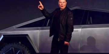 Musk loses more than $100B as Tesla gives up trillion-dollar company status amid sell-off