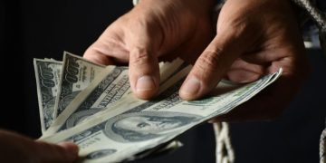 Crypto Market Update: Bitcoin ETFs Bleed US$1.46B in Four Days Amid Stagflation Jitters