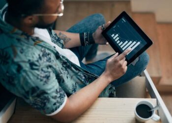 An investor uses a tablet