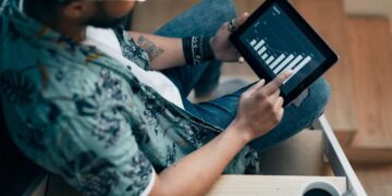 An investor uses a tablet