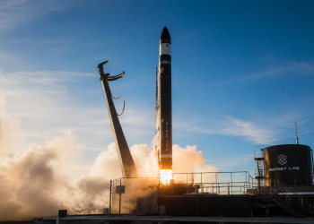 Rocket Lab stock is soaring: Will the rally continue or reverse after earnings?