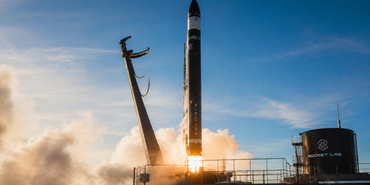 Rocket Lab stock is soaring: Will the rally continue or reverse after earnings?