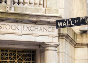 Stocks Finish Mostly Higher as Crude Prices Fall