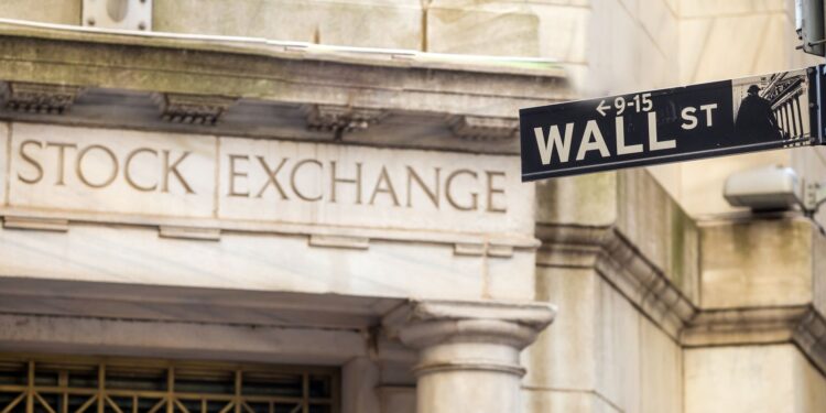 Stocks Finish Mostly Higher as Crude Prices Fall