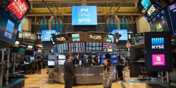 Stocks Retreat as Global Bond Yields Surge