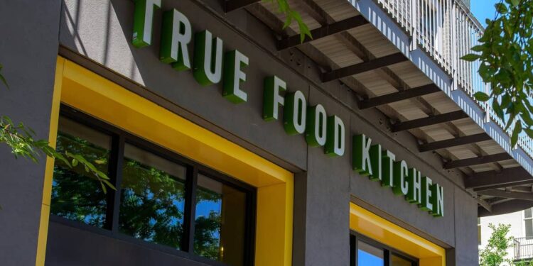 Oprah-backed chain files Chapter 11, closes 12 restaurants